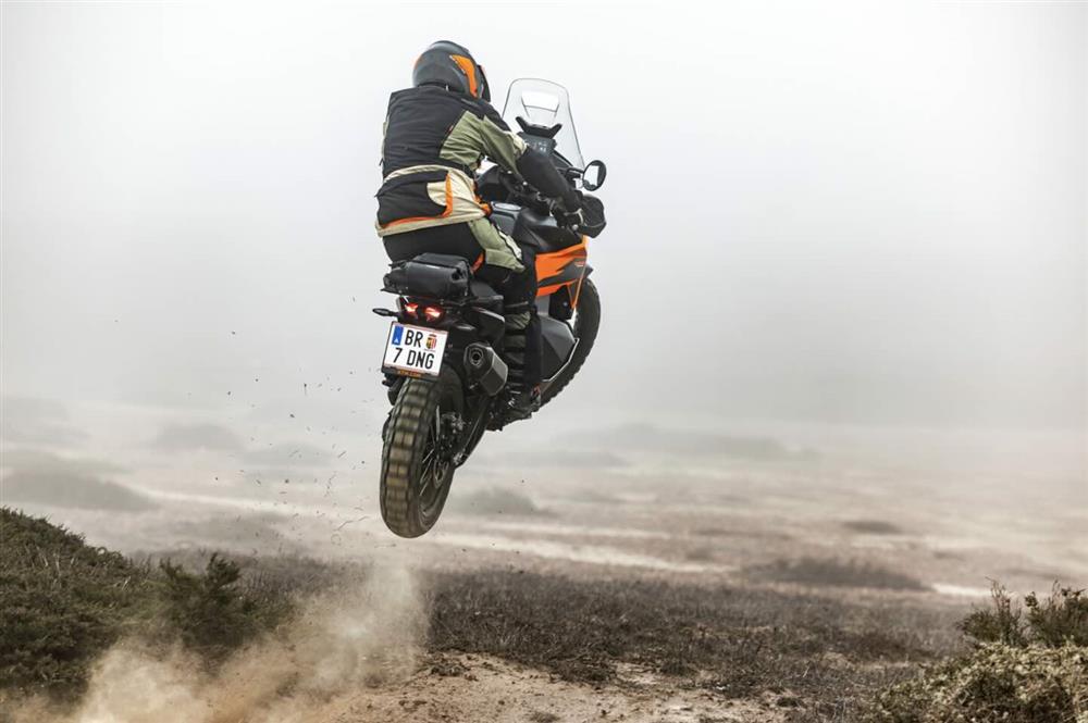 2025 KTM 790 Adventure 4
